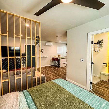 Private-Suite, Kitchen, Laundry, Rainfall Shower, 4Ktv Ель-Сентро Екстер'єр фото