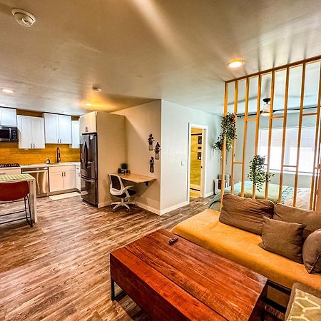 Private-Suite, Kitchen, Laundry, Rainfall Shower, 4Ktv Ель-Сентро Екстер'єр фото