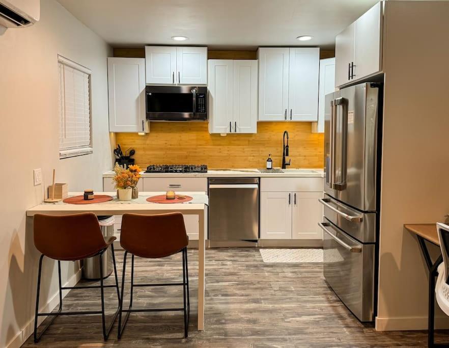 Private-Suite, Kitchen, Laundry, Rainfall Shower, 4Ktv Ель-Сентро Екстер'єр фото