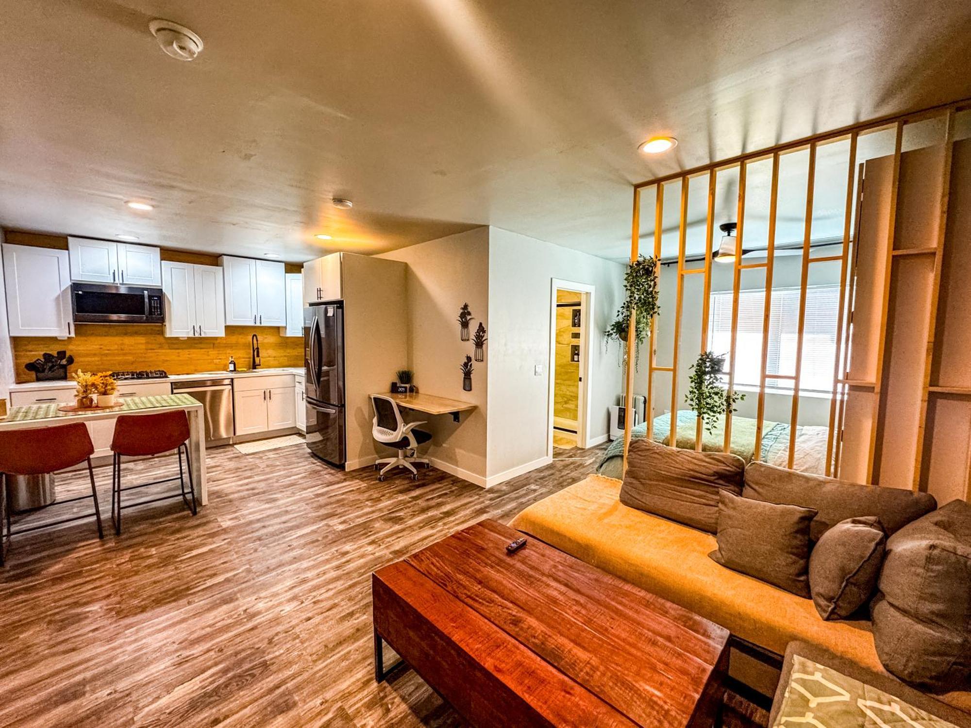 Private-Suite, Kitchen, Laundry, Rainfall Shower, 4Ktv Ель-Сентро Екстер'єр фото