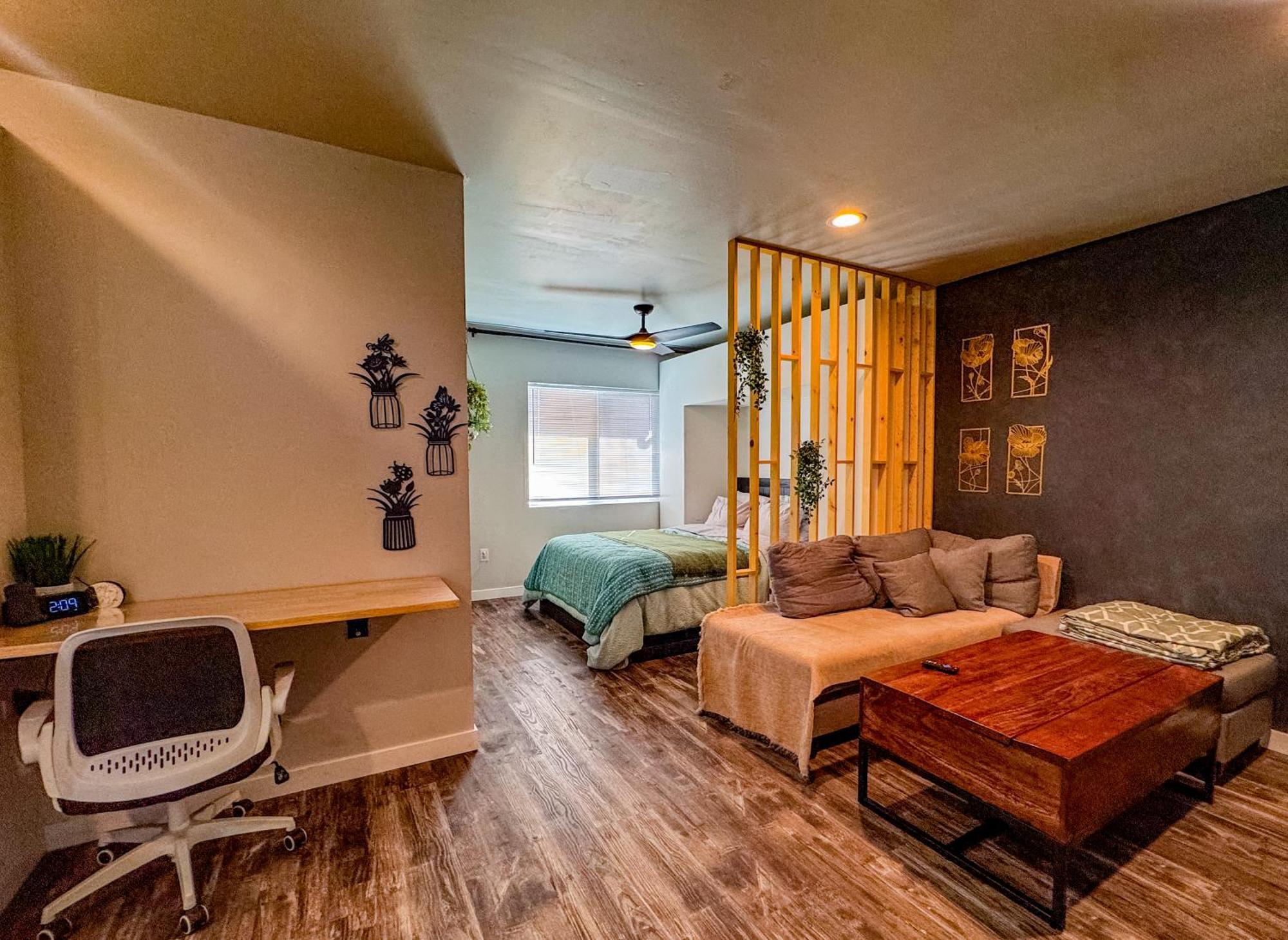 Private-Suite, Kitchen, Laundry, Rainfall Shower, 4Ktv Ель-Сентро Екстер'єр фото